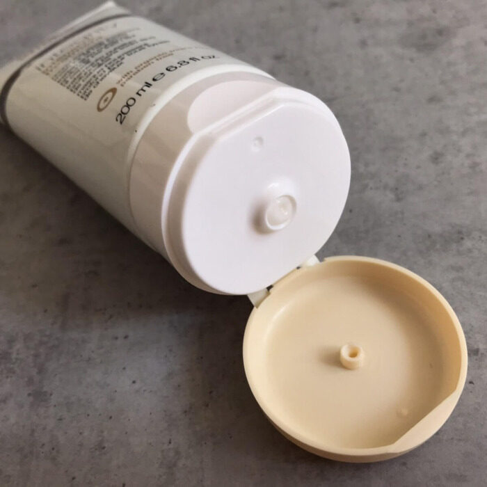 sredstvo-dlya-pitaniya-i-uvlazhneniya-volos-milk-shake-integrity-intensive-treatment-kupit--2-700x700